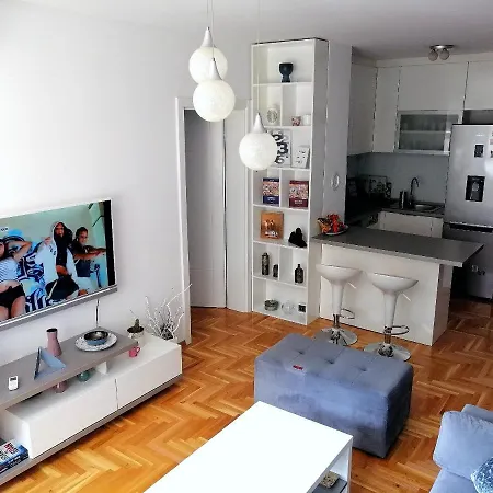 Modern Apartment *